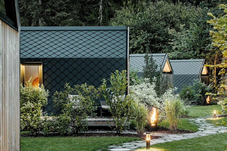 Acoperisul si fatada PREFALZ la Secret Koi Garden din Tirol