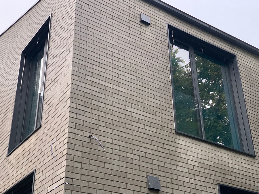 Ancadramente AluForm cu sistem de umbrire Warema la o locuinta unifamiliala din Bucuresti