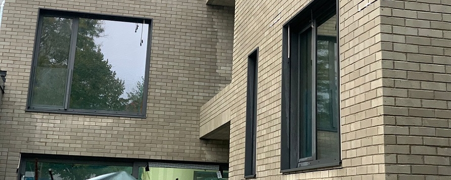 Ancadramente AluForm cu sistem de umbrire Warema la o locuinta unifamiliala din Bucuresti