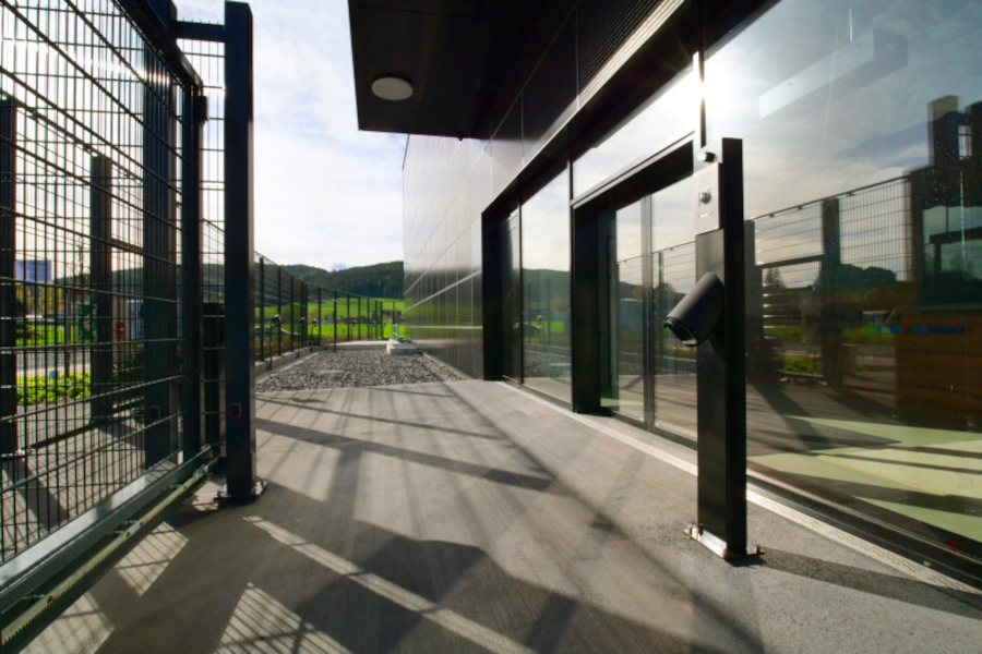 Centru de date din Elvetia utilizeaza racire libera si adiabatica Hoval pentru eficienta energetica