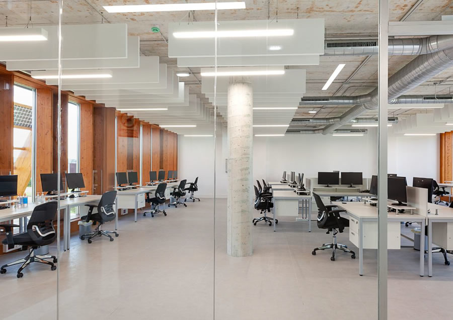 Cladire de birouri cu energie net zero realizata cu sistemele termoactive Uponor