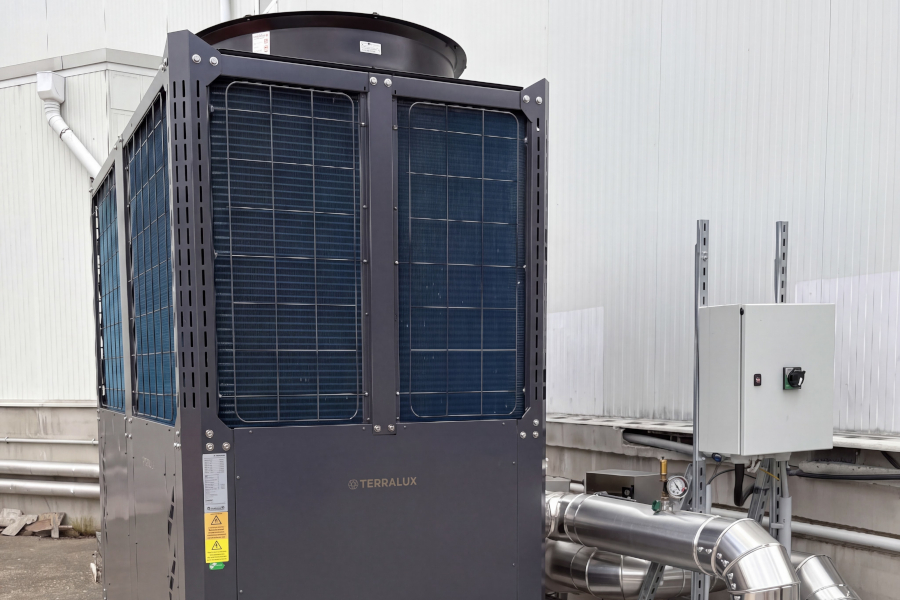 Proiect de eficienta energetica reusit cu Greenway® Neo Heat Pump N in showroomul Szerelvenybolt din Budaors