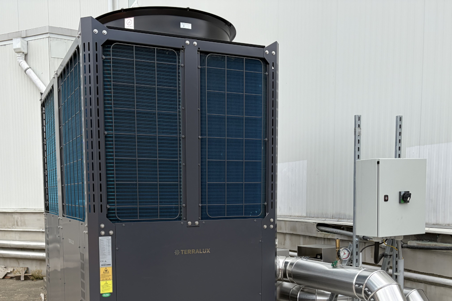 Proiect de eficienta energetica reusit cu Greenway® Neo Heat Pump N in showroomul Szerelvenybolt din Budaors