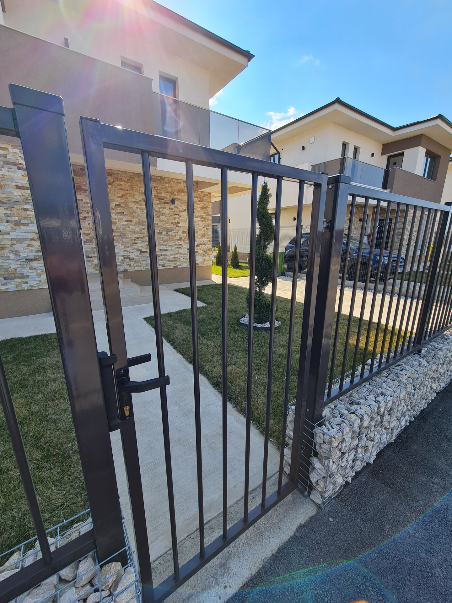 Imprejmuire cu gabion si porti metalice Decorio la Bonavita