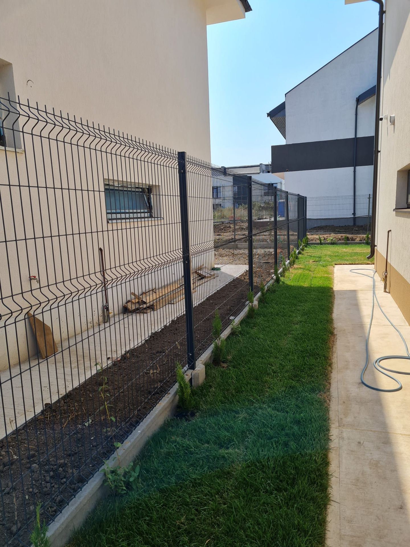 Imprejmuire cu gabion si porti metalice Decorio la Bonavita