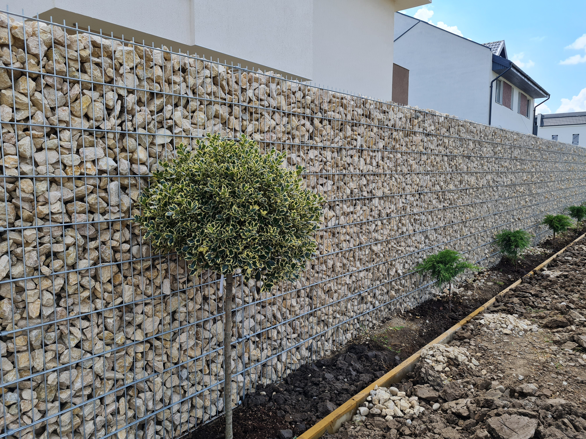 Imprejmuire cu gabion si porti metalice Decorio la Bonavita
