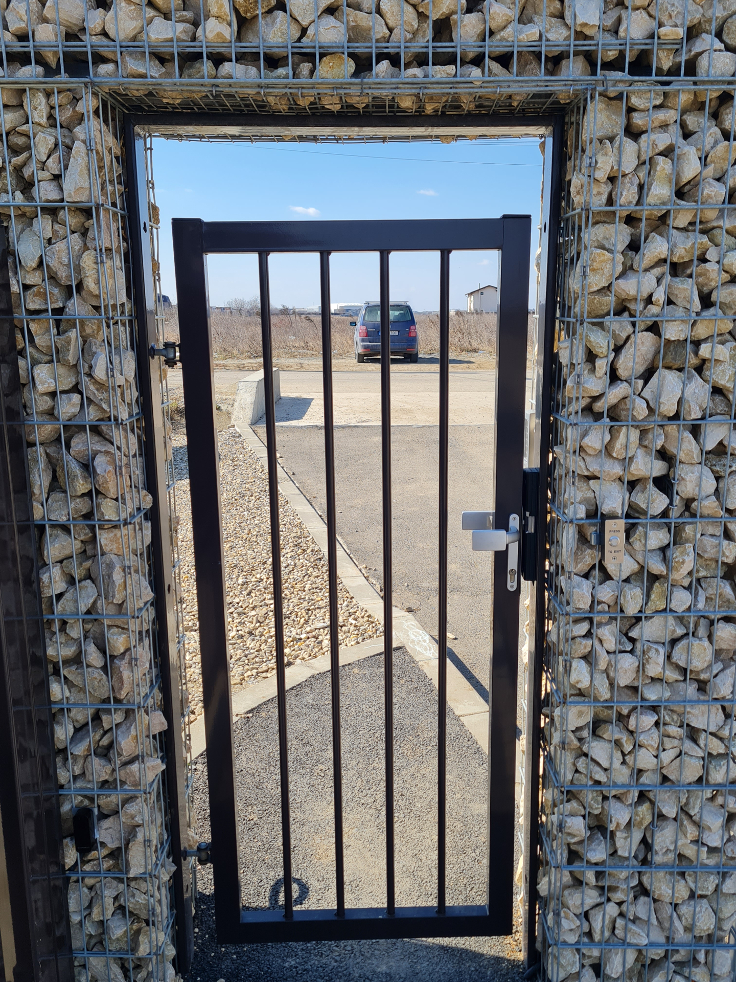 Imprejmuire cu gabion si porti metalice Decorio la Bonavita