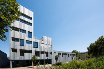 Multifunctional steel doors from DOMOFERM in the Längenfeldgasse school
