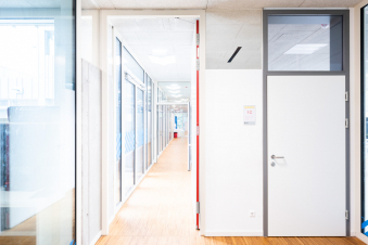 Multifunctional steel doors from DOMOFERM in the Längenfeldgasse school