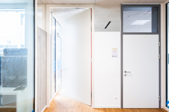 Multifunctional steel doors from DOMOFERM in the Längenfeldgasse school