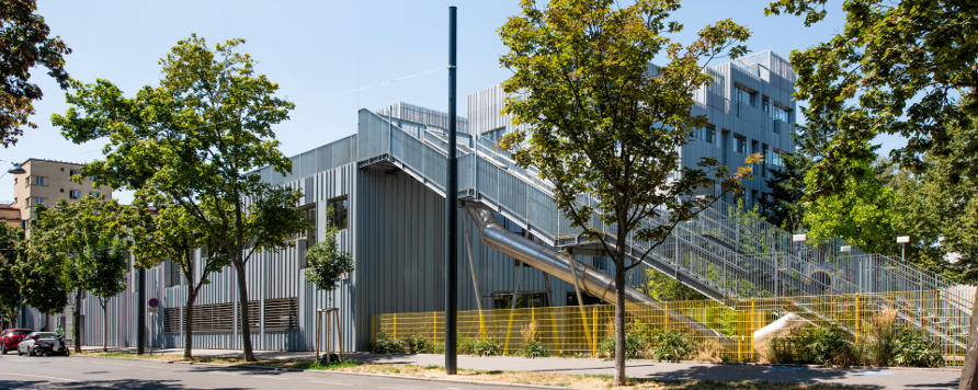 Multifunctional steel doors from DOMOFERM in the Längenfeldgasse school