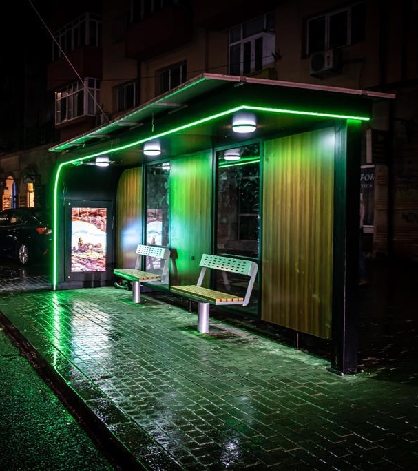 Statii de autobuz cu incarcare solara EXE Green Holding instalate in municipiul Targoviste