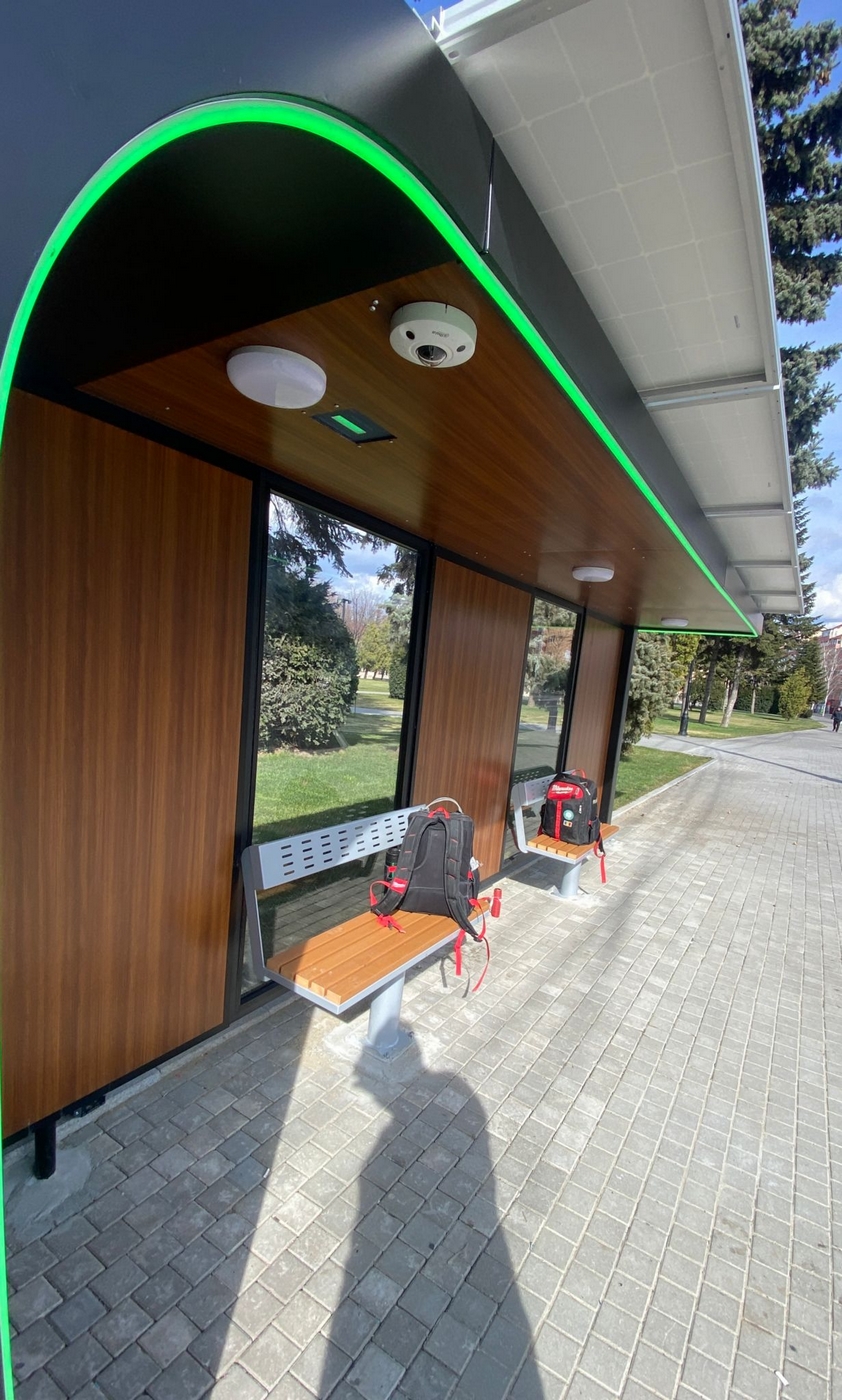 Statii de autobuz cu incarcare solara EXE Green Holding instalate in municipiul Targoviste