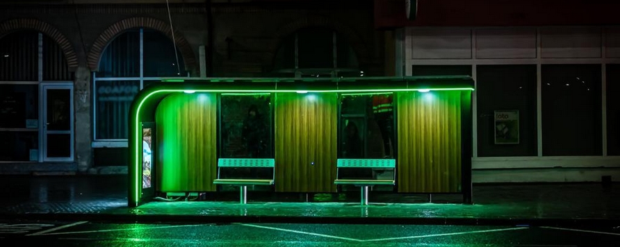 Statii de autobuz cu incarcare solara EXE Green Holding instalate in municipiul Targoviste