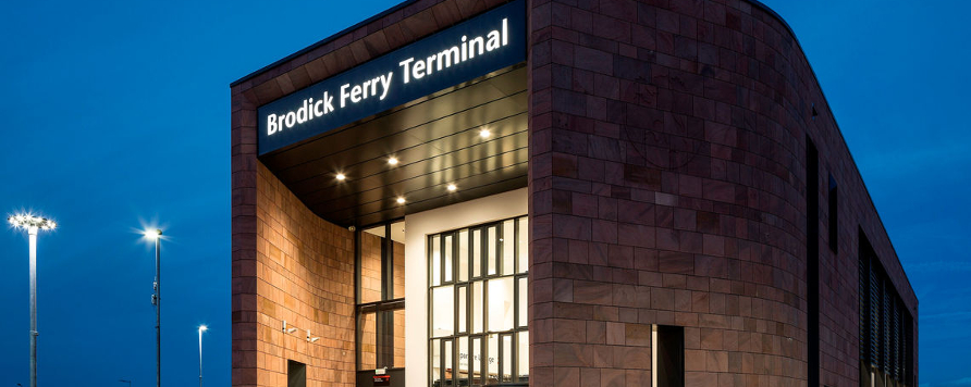 Sisteme inteligente pentru usi si ferestre in terminalul pentru feriboturi din Brodick (Isle of Arran) - © Keith Hunter / GEZE GmbH