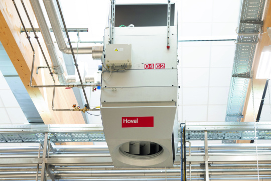 Ventilatie, incalzire si racire Hoval pentru o hala de productie tip crama