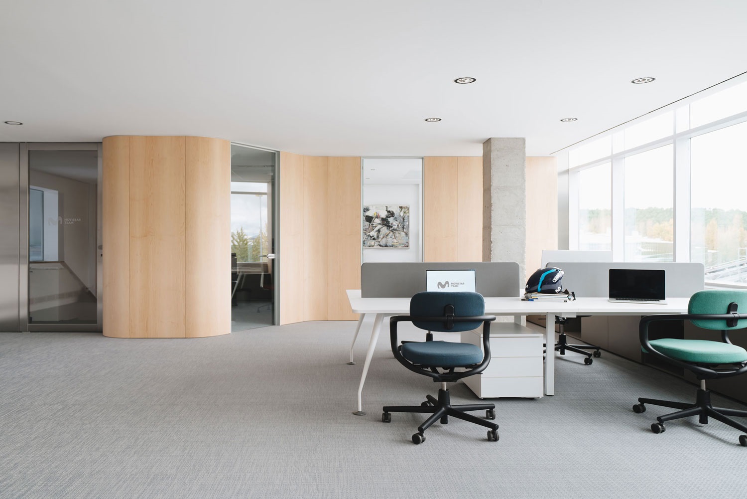 iGuzzini Blade R downlight lighting used at The Movistar team offices, Egüés, Navarra, Spain