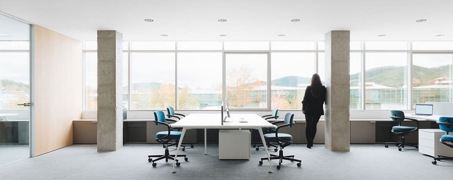 iGuzzini Blade R downlight lighting used at The Movistar team offices, Egüés, Navarra, Spain