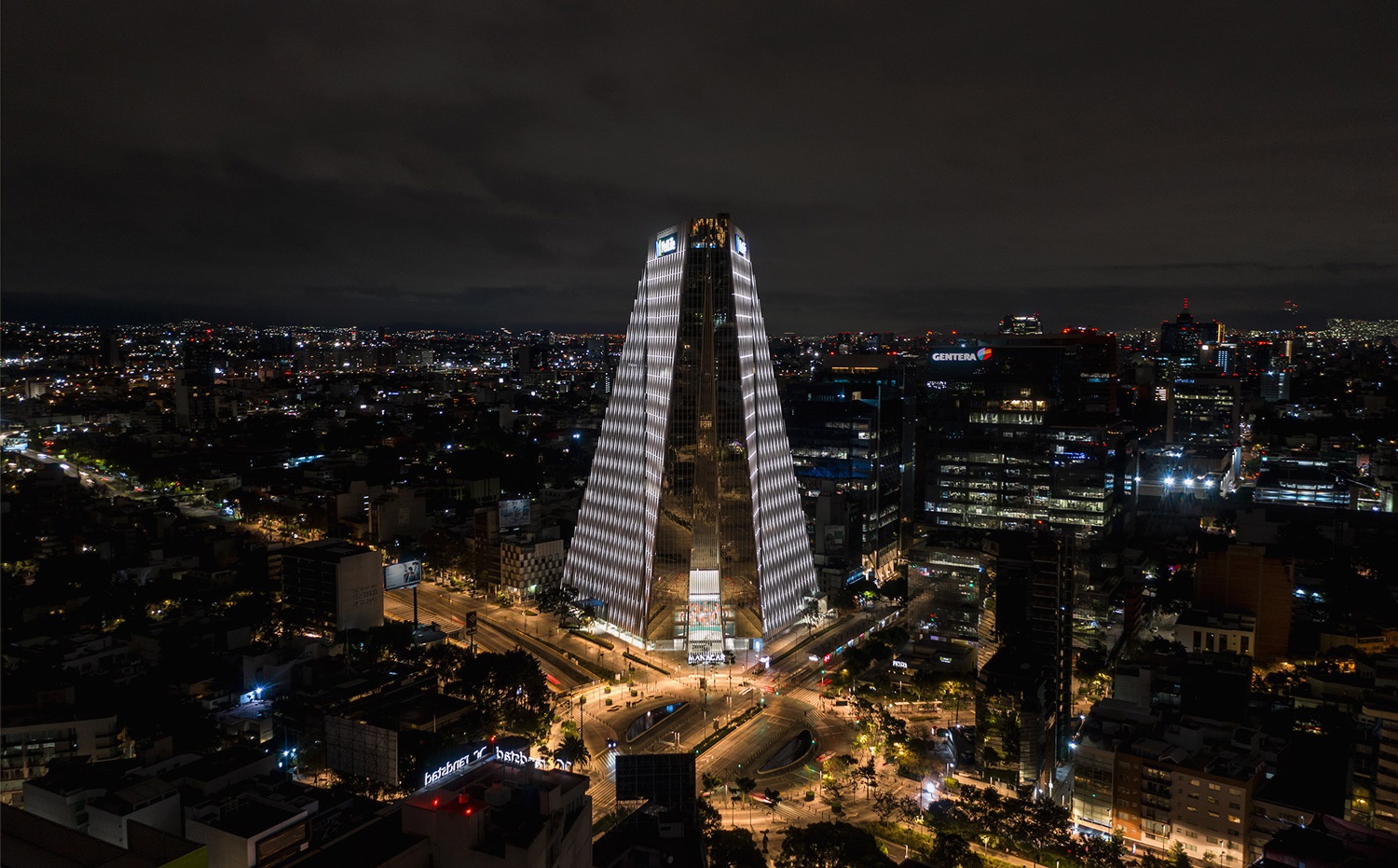 iGuzzini Trick lighting used at Manacar Tower, Mexico City, Mexico