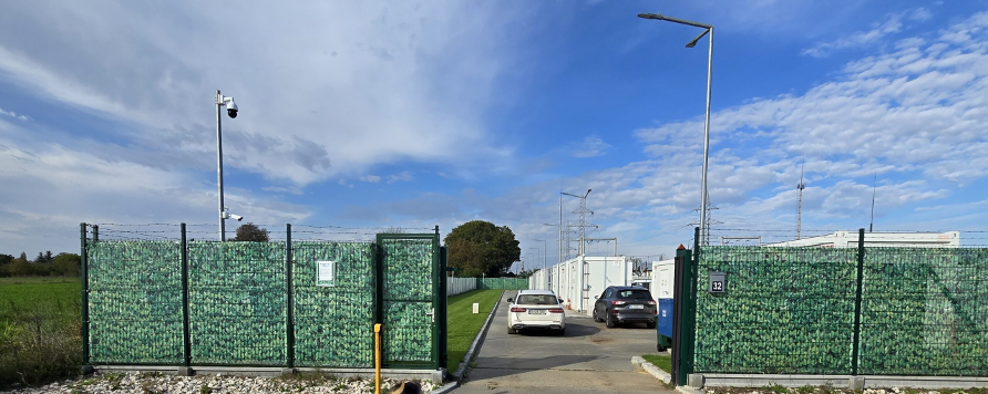 Imprejmuirea primei statii de stocare a energiei din Romania cu produse Decorio