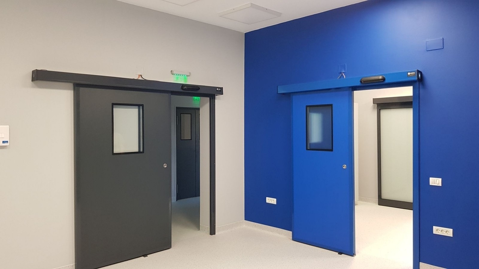 Sistem de usi glisante automate KADRA la noua clinica Opthamax din Ploiesti