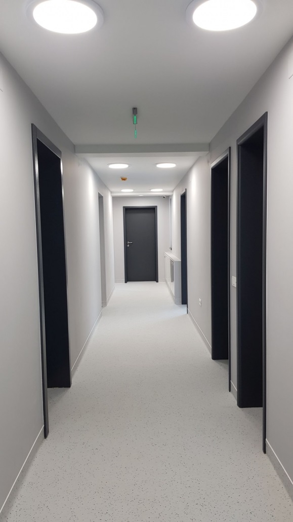 Sistem de usi glisante automate KADRA la noua clinica Opthamax din Ploiesti
