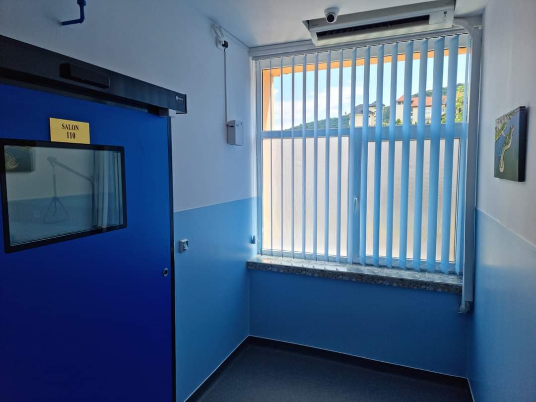 Acces sigur si curat in sectia modernizata de medicina interna a Spitalului Municipal Orsova cu usi Tormed de la KADRA