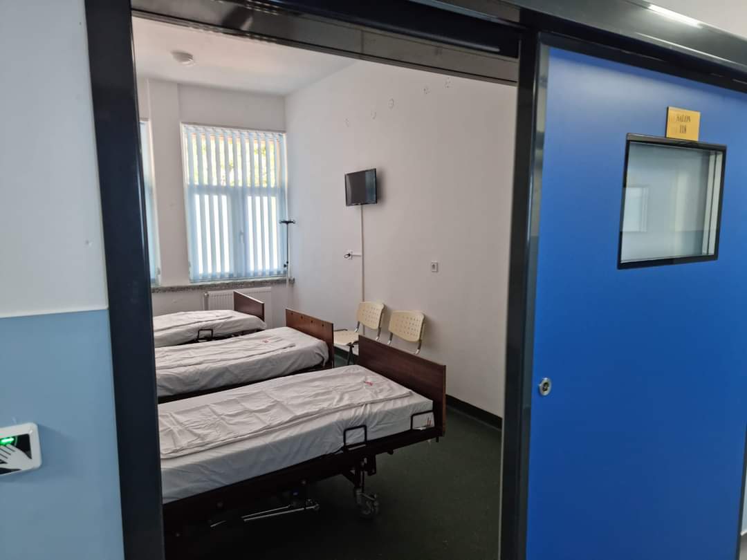 Acces sigur si curat in sectia modernizata de medicina interna a Spitalului Municipal Orsova cu usi Tormed de la KADRA