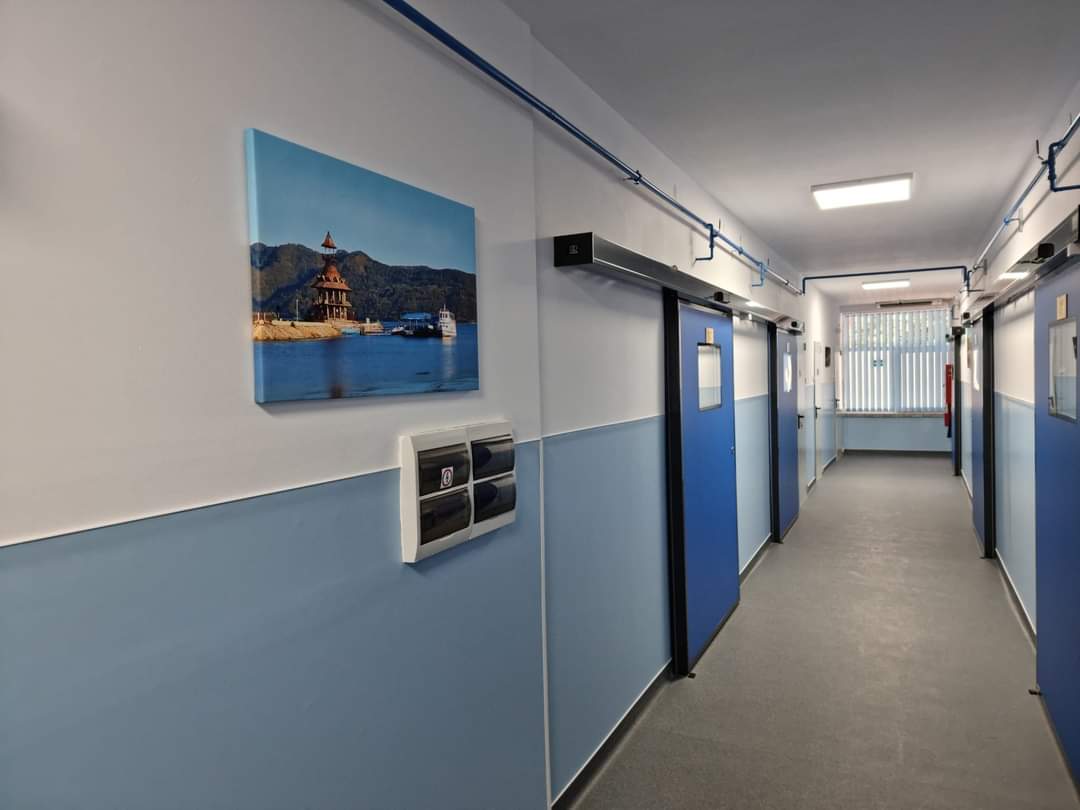 Acces sigur si curat in sectia modernizata de medicina interna a Spitalului Municipal Orsova cu usi Tormed de la KADRA