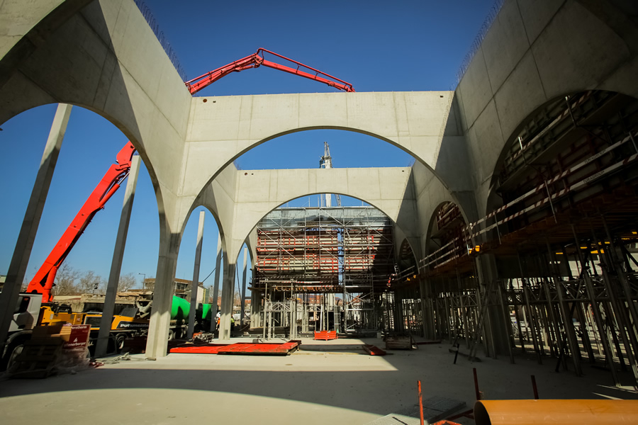 MEVA contributed to the site operations of a newly built market hall in the Hungarian city of Pécs