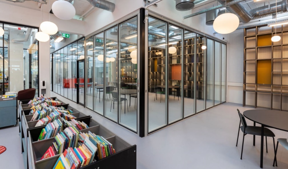 DEKO FV2 Glass folding partition at BIBLIOTEK+ in Hoje Gladsaxe Centre, Soborg, Denmark