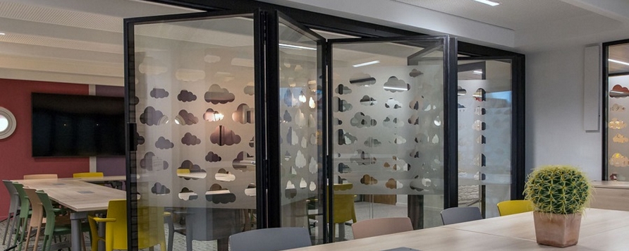 DEKO FV2 Glass folding partition at BIBLIOTEK+ in Hoje Gladsaxe Centre, Soborg, Denmark