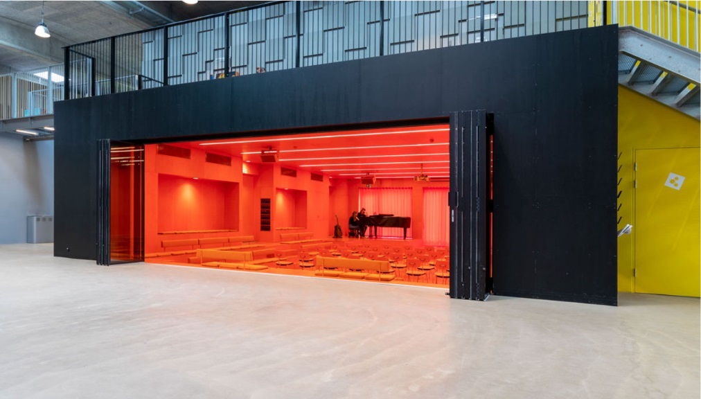 DEKO FV2 Glass folding partition at Roskilde Festival Hojskole, Denmark