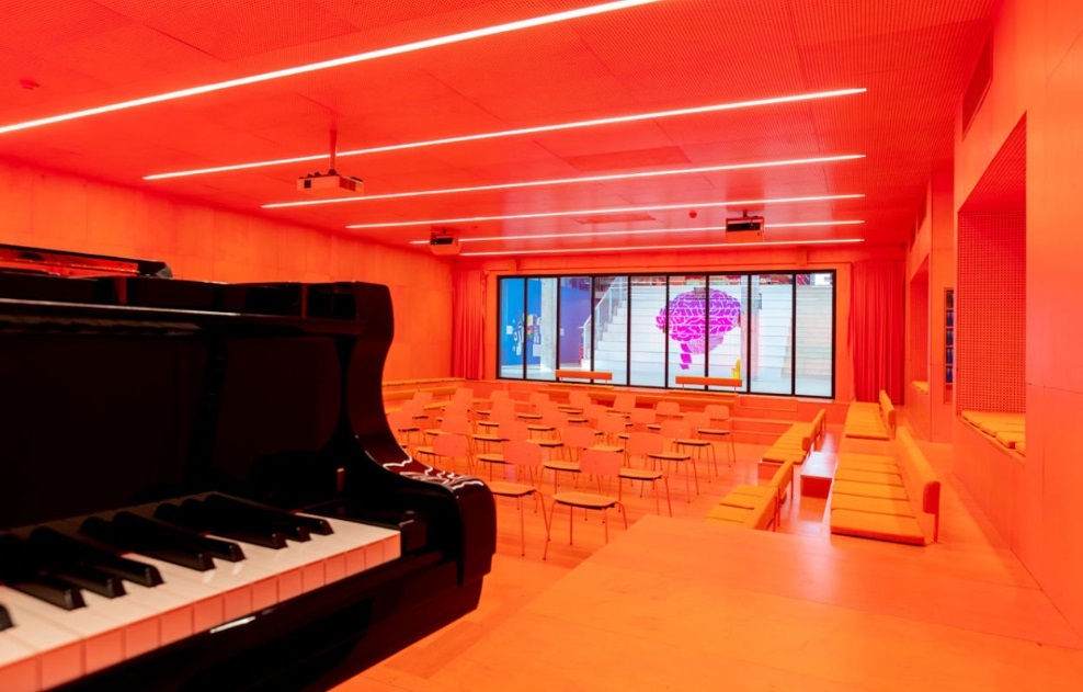DEKO FV2 Glass folding partition at Roskilde Festival Hojskole, Denmark
