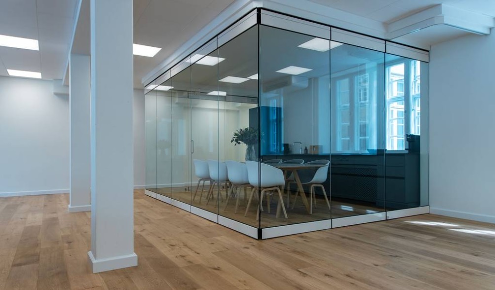 DEKO MV Glass movable glass wall at the new headquarters of Cryos International in Copenhagen