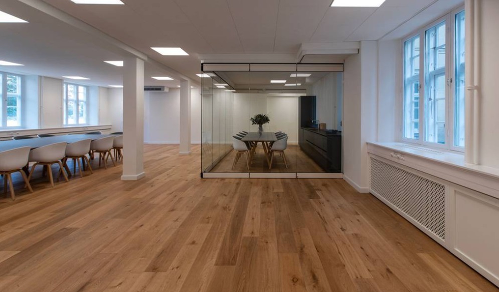 DEKO MV Glass movable glass wall at the new headquarters of Cryos International in Copenhagen