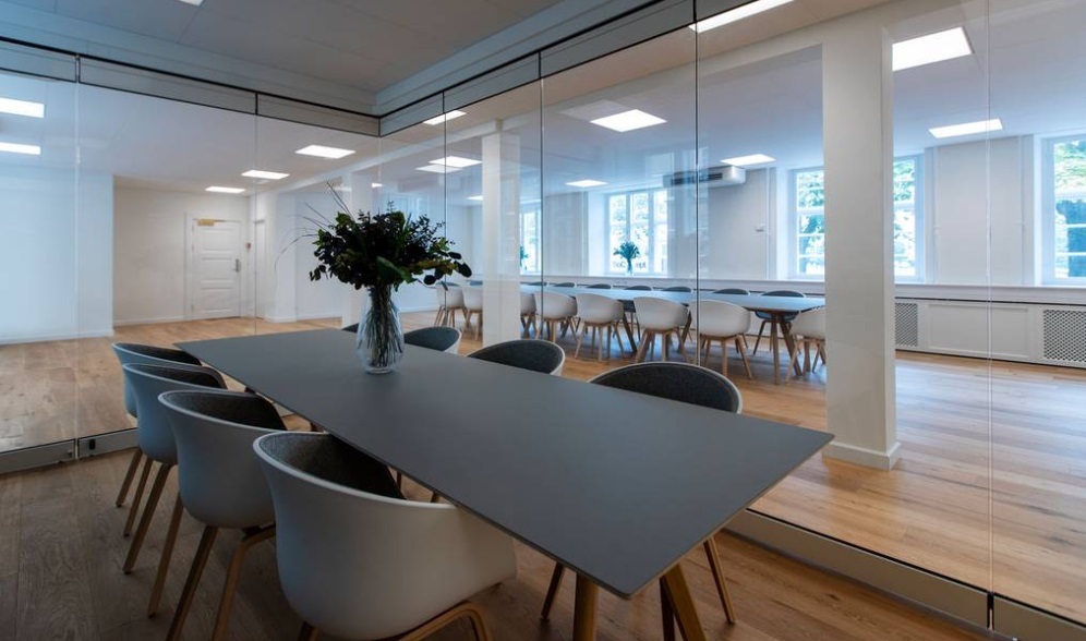 DEKO MV Glass movable glass wall at the new headquarters of Cryos International in Copenhagen