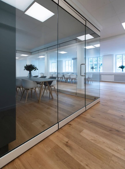 DEKO MV Glass movable glass wall at the new headquarters of Cryos International in Copenhagen