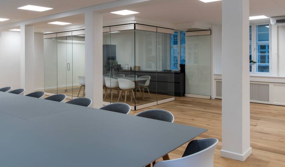 DEKO MV Glass movable glass wall at the new headquarters of Cryos International in Copenhagen