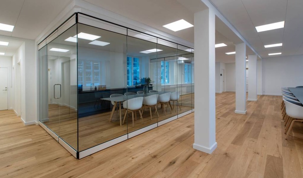 DEKO MV Glass movable glass wall at the new headquarters of Cryos International in Copenhagen