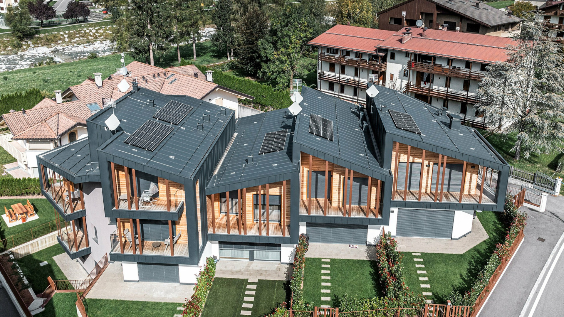 Chalets incorporate PREFALZ roof and façade in the Dolomites