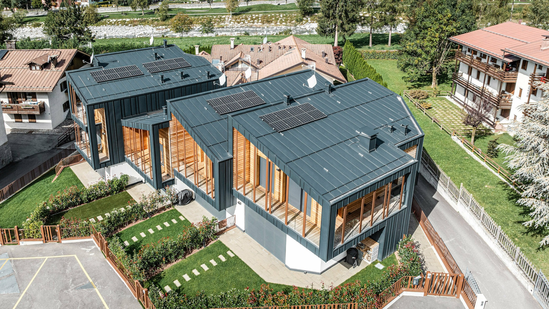 Chalets incorporate PREFALZ roof and façade in the Dolomites