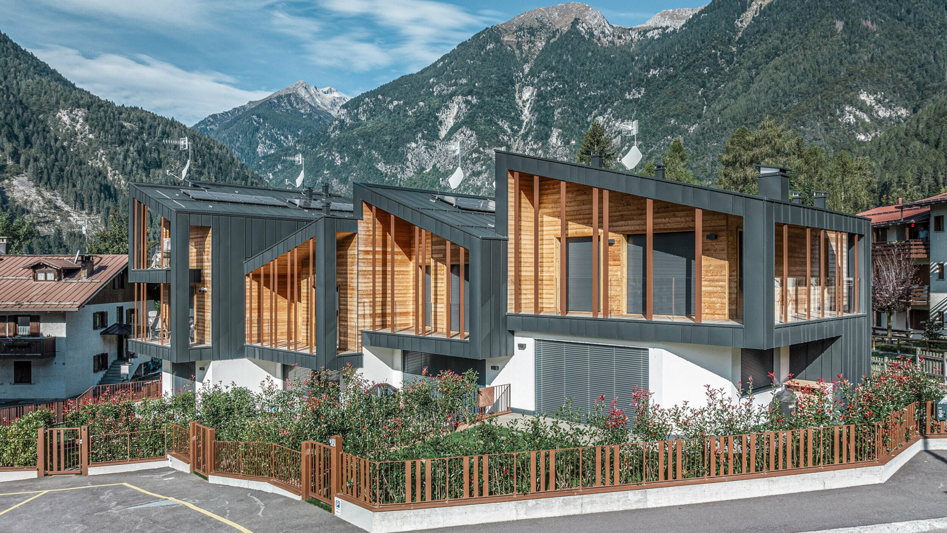 Chalets incorporate PREFALZ roof and façade in the Dolomites