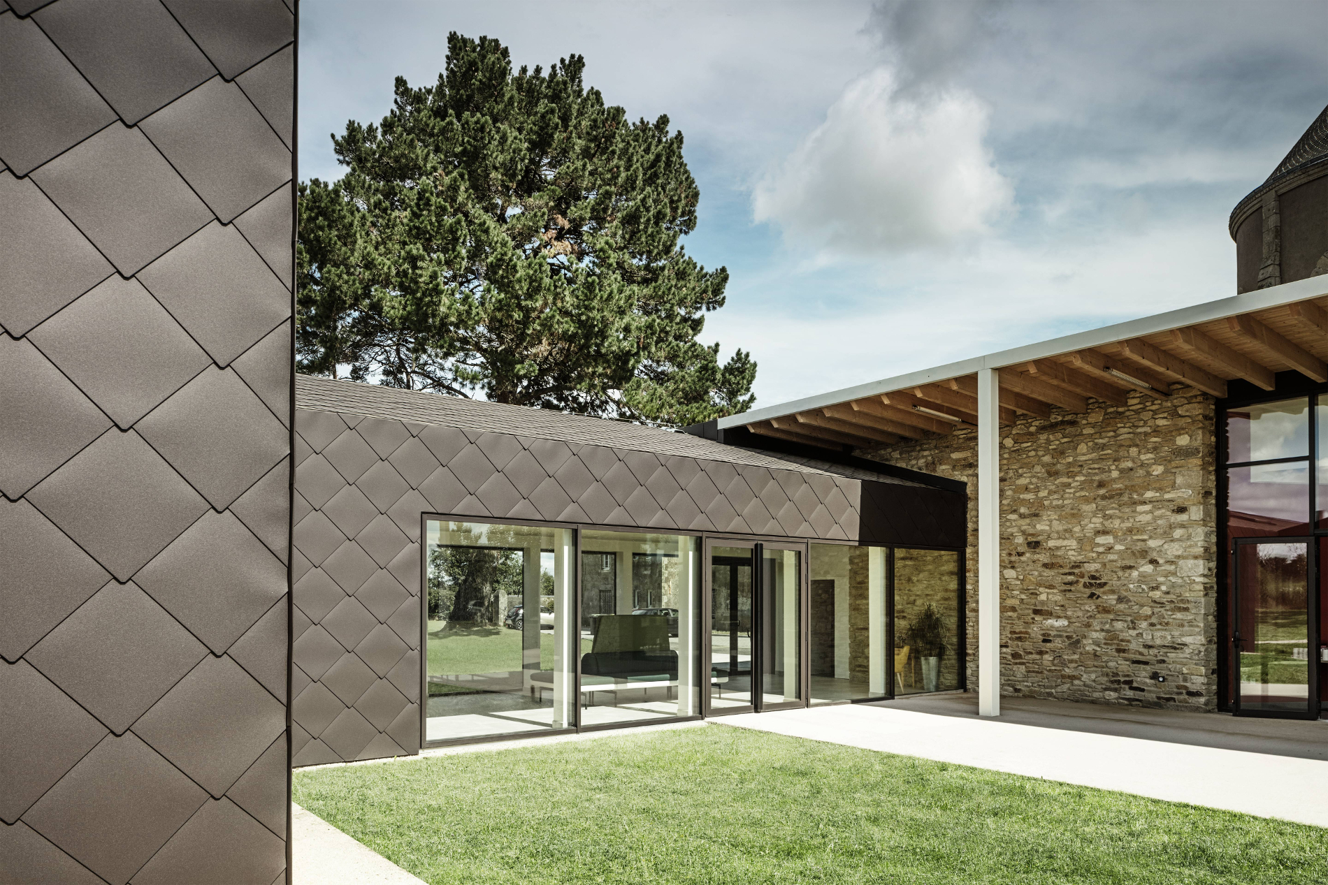 PREFA space for rhomboids: architecture for an active life in old age