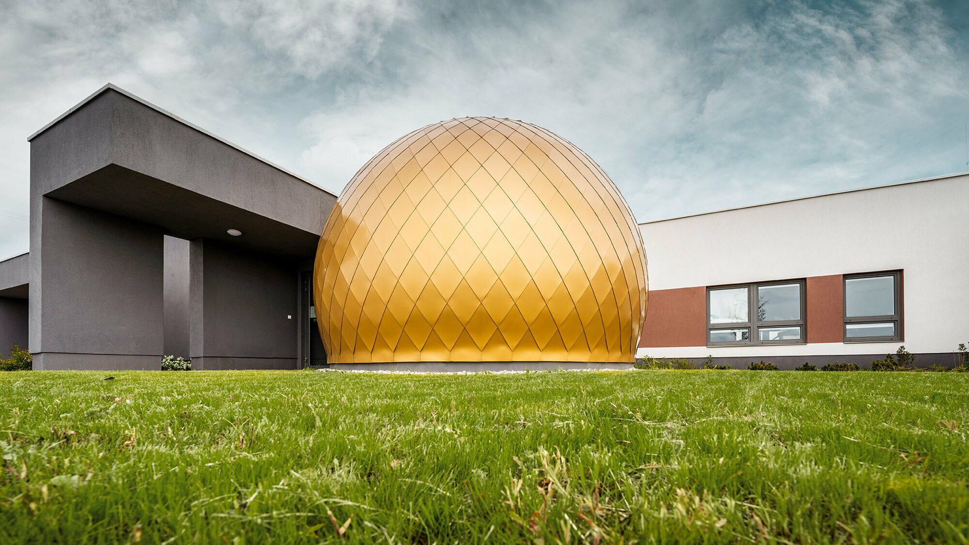 PREFA Prefalz: The “golden spheres” of the new day nursery in Székesfehérvár, Hungary