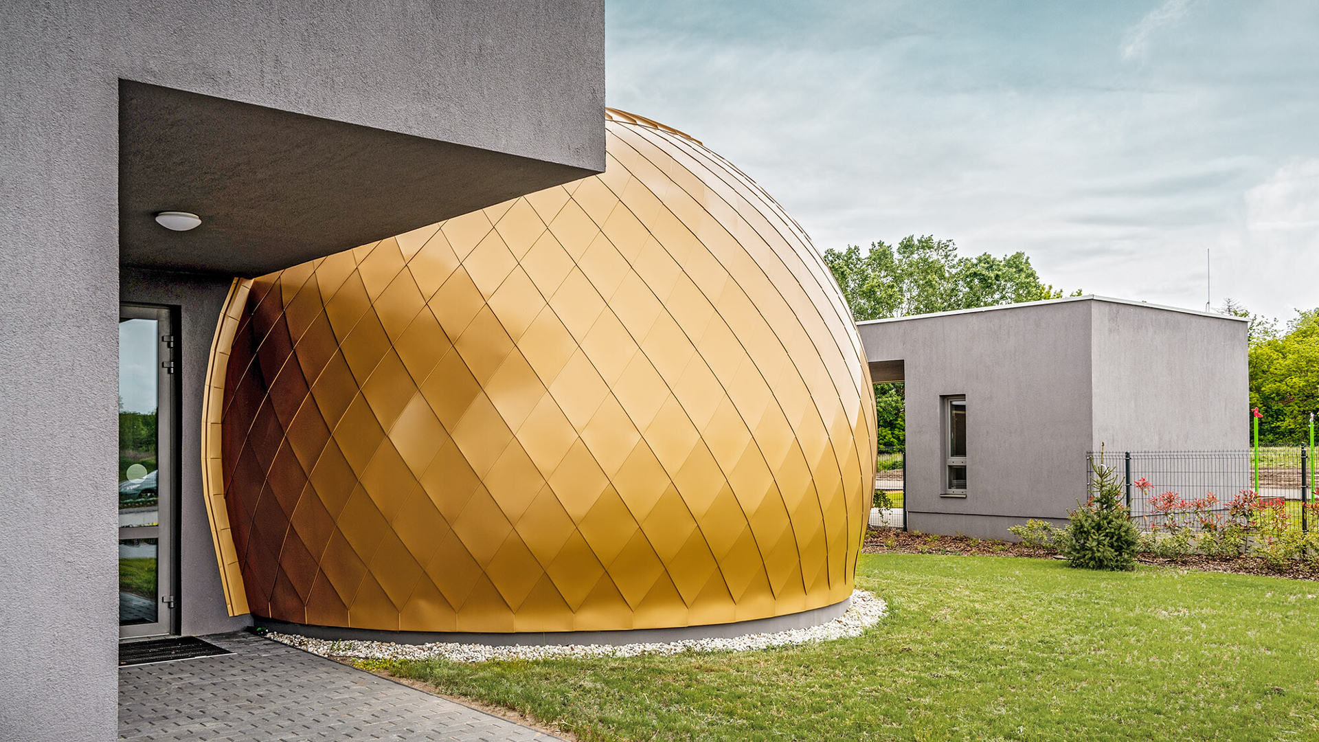 PREFA Prefalz: The “golden spheres” of the new day nursery in Székesfehérvár, Hungary