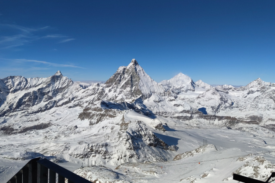 Sistem de cos de fum Almeva din otel inoxidabil pe varful Klein Matterhorn, Elvetia
