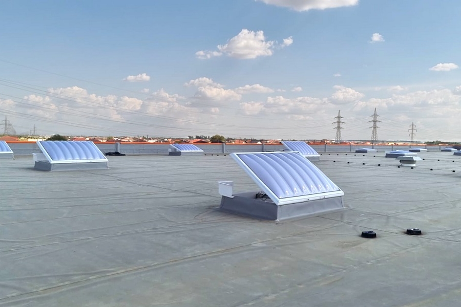 Skylux Construction: Protectie maxima la HORNBACH Timisoara cu trapele de fum F100 W