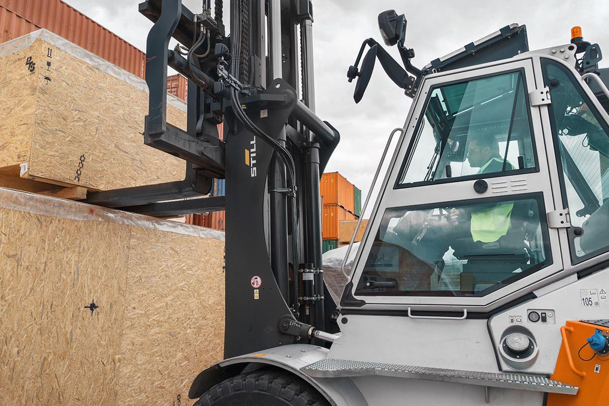 Stivuitorul de mare tonaj STILL RCD 160/1200 a intrunit toate conditiile la PTS Logistics GmbH