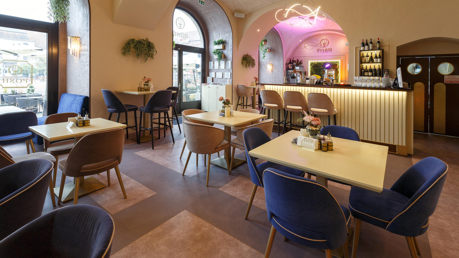 Pardoseala Tarkett LVT a completat designul desavarsit al restaurantului Posh, Timisoara